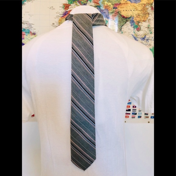 Like new designer Silk tie - Picture 3 of 5